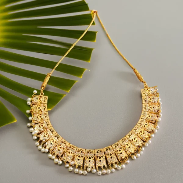 Gold Necklace with Pearls