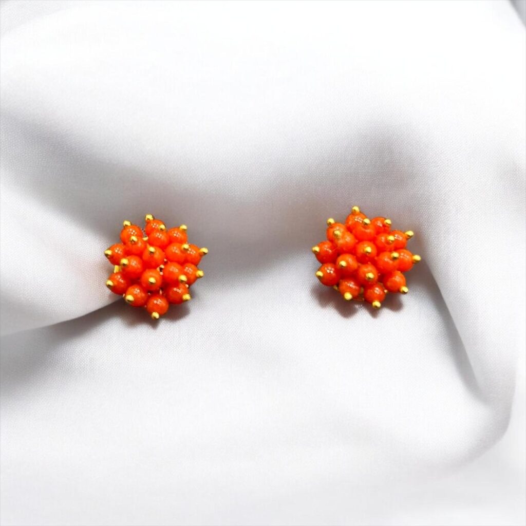 Gold ear stud with Coral